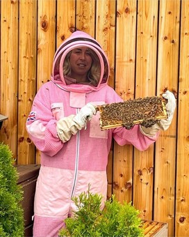 THE PINK BEE LADY