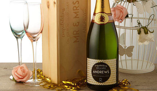 Personalised Champagne gift sets with variety of gift boxes including personalised wooden keepsake boxes
