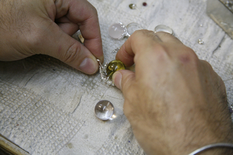 workshop making a lemon quartz ans sterling silver ring 