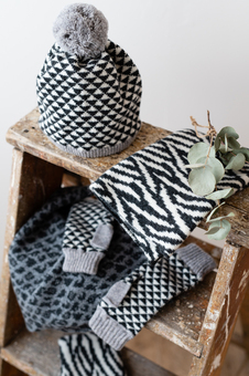 Luxury knitted accessories
