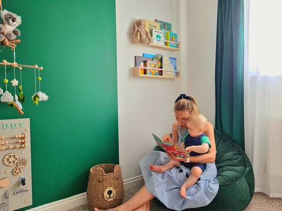Baby Nursery bookshelves 