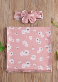 Daisy swaddle blanket and bow