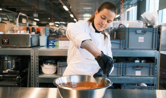 Giuliana Pimenta working with chocolate in the kitchen