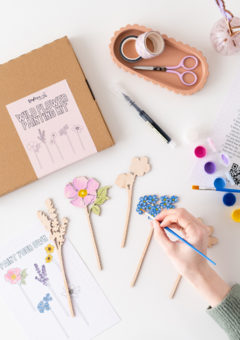 Paint your own wooden flowers craft kit