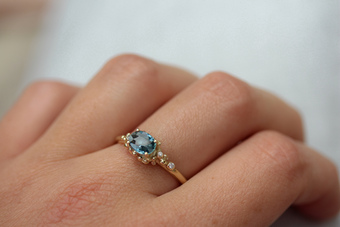 Montana sapphire and gold granulated ring