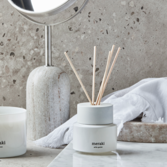 Meraki White Garden Diffuser