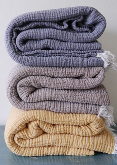 Muslin gauze blanket. Four layers gauze blankets. Muslin soft cotton king size blanket.