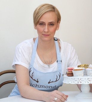 Danielle is a cake artist with 20 years experience, and is excited to bring her knowledge to you.