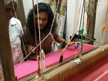 Hand weaving cotton