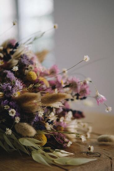 I absolutely love the colours and textures of dried flowers.