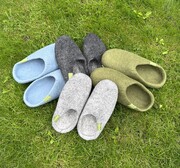 100% woolen slippers in grey, blue and green.