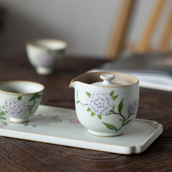 Gohobi is a London based handcrafted homeware and tea brand, inspired by Asian ceramic art and history.