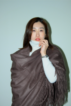 Model with DOLEN shawl