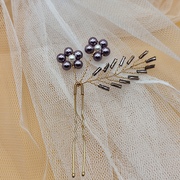 This elegant floral-inspired hair pin is meticulously crafted with shimmering purple pearl beads arranged in charming flower clusters, accented by delicate gold