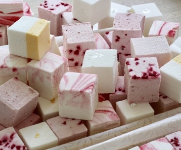 Summer marshmallow gift box