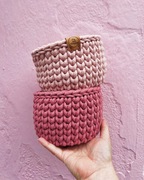 Image of small crochet baskets in pastel pink and blossom