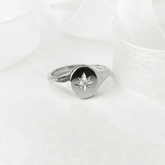 Ladies star signet ring