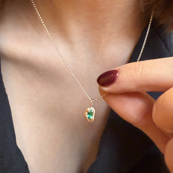 Emerald necklace 9ct gold