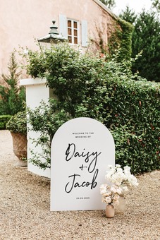 Arch wedding welcome sign