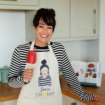 Our best selling Star Baker apron makes the perfect gift for an aspiring cook. Check out our full range of personalised aprons. You can even add your dog.