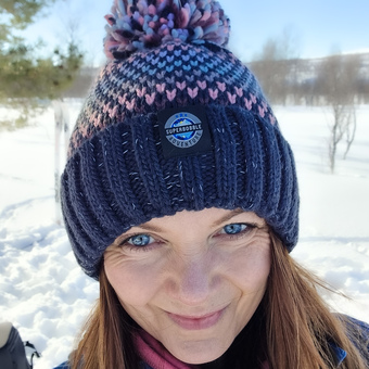 Maria is wearing a Pink Sapphire in the Norwegian countryside 