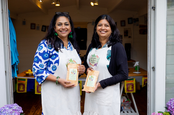 Aliza Patell Ratnayaka & Prasadini Dharmadasa holding little big flavour kits