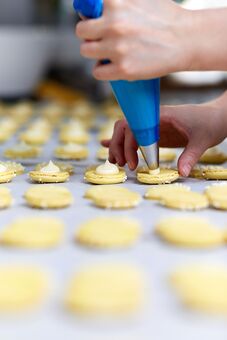 Macaron piping at ANNA Cake Couture