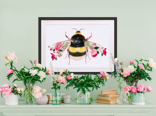Bee art by Lola Design