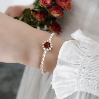 La Emélie Ivory Ruby Gift Pearl Bracelet