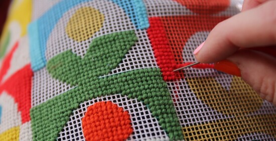 Stitching the Tulippen needlepoint design