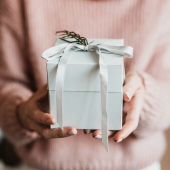 coral and moss gift wrapping service