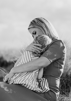 Polly Pickle Owner and Designer Gemma Titmarsh outdoor portrait with daughter Indie-Rose
